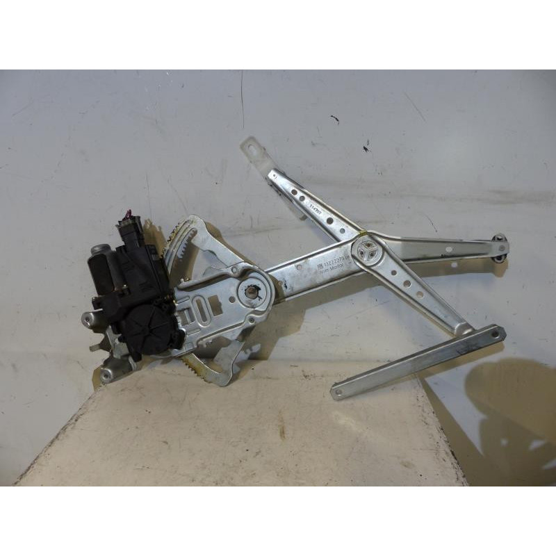 Leve vitre electrique avant gauche OPEL CORSA C Photo n°1