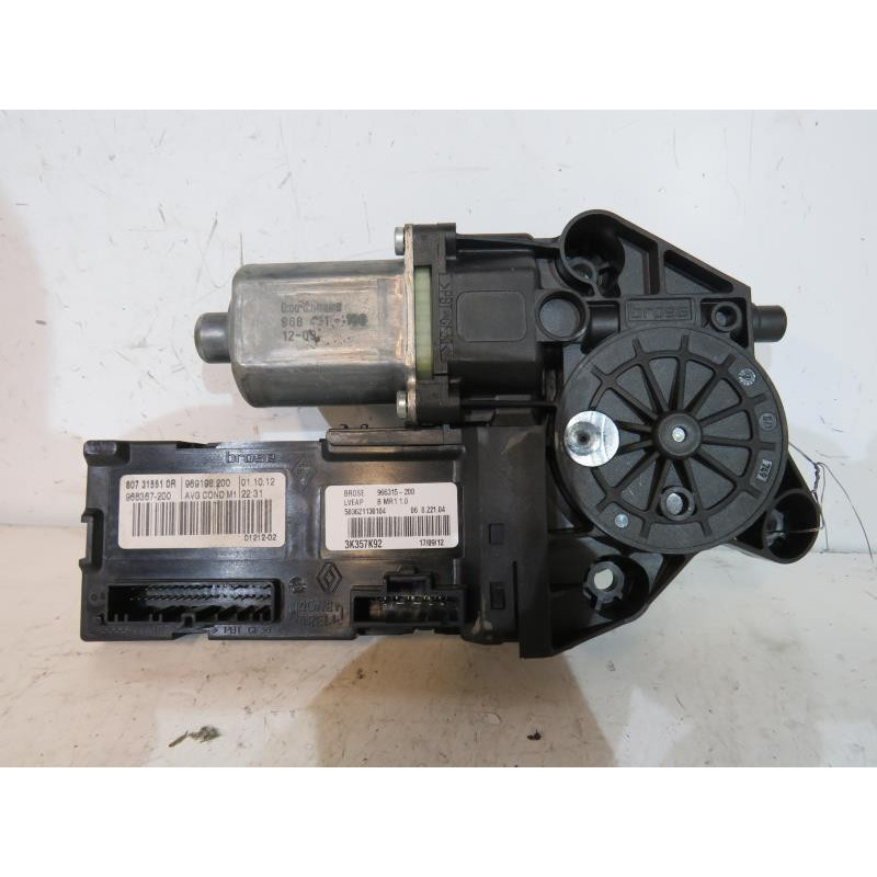 Leve vitre electrique avant gauche RENAULT MEGANE 3 Photo n°1