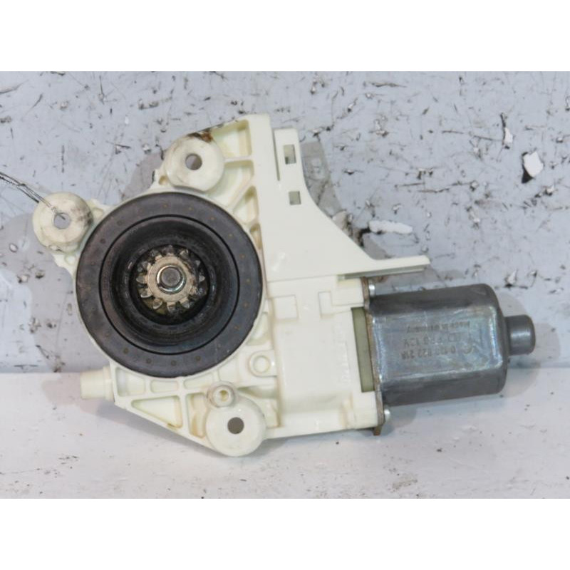 Leve vitre electrique avant droit FORD FOCUS 2 Photo n°1