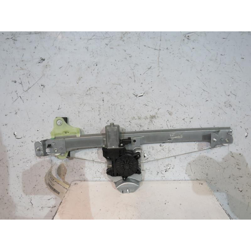 Leve vitre electrique avant droit RENAULT CLIO 4 Photo n°1