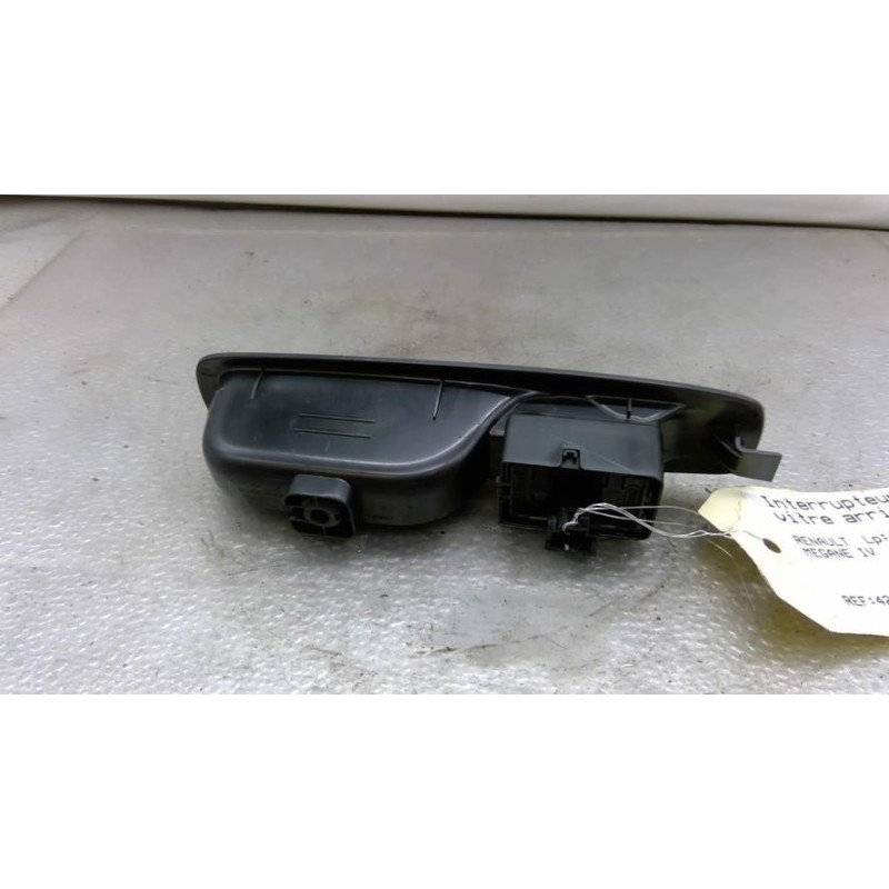 Interrupteur de leve vitre arriere gauche RENAULT MEGANE 4 Photo n°1