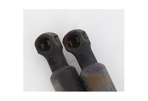 Verin de coffre RENAULT CLIO 3 Photo n°5