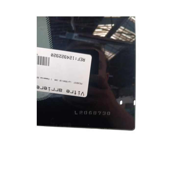 Vitre arriere droit PEUGEOT 108 Photo n°1