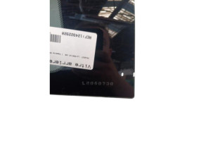 Vitre arriere droit PEUGEOT 108 Photo n°1