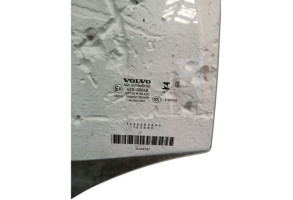 Vitre arriere droit VOLVO XC 40 Photo n°1