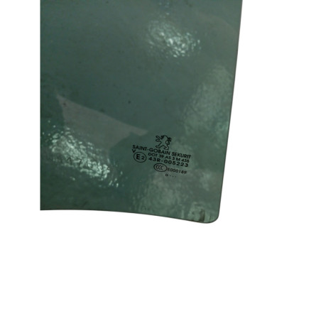 Vitre arriere droit PEUGEOT 207