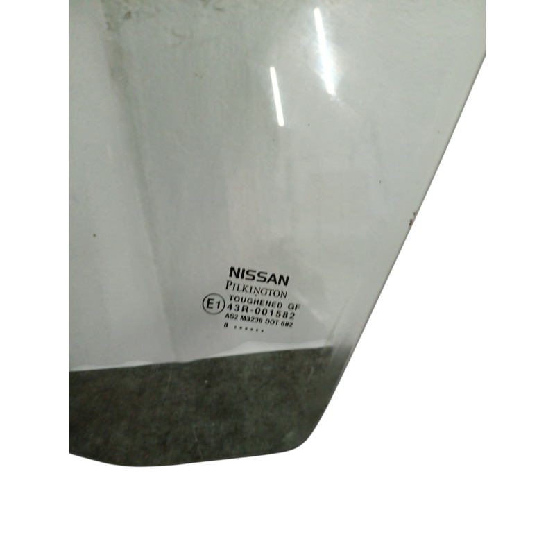 Vitre avant gauche NISSAN MICRA 3 Photo n°1