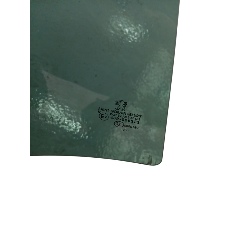 Vitre arriere droit PEUGEOT 207 Photo n°1