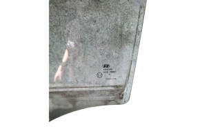 Vitre arriere gauche HYUNDAI I 20 2 Photo n°3