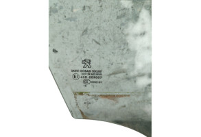 Vitre avant droit PEUGEOT 308 2 SW Photo n°6