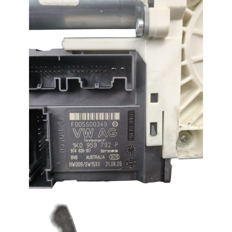 Leve vitre electrique avant droit VOLKSWAGEN PASSAT 5 Photo n°1