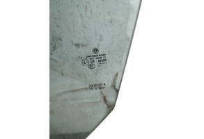 Vitre avant gauche VOLKSWAGEN PASSAT 5 Photo n°4