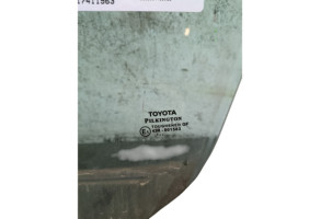 Vitre avant gauche TOYOTA YARIS 3 Photo n°3