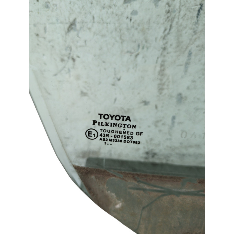 Vitre avant droit TOYOTA YARIS 3 Photo n°1