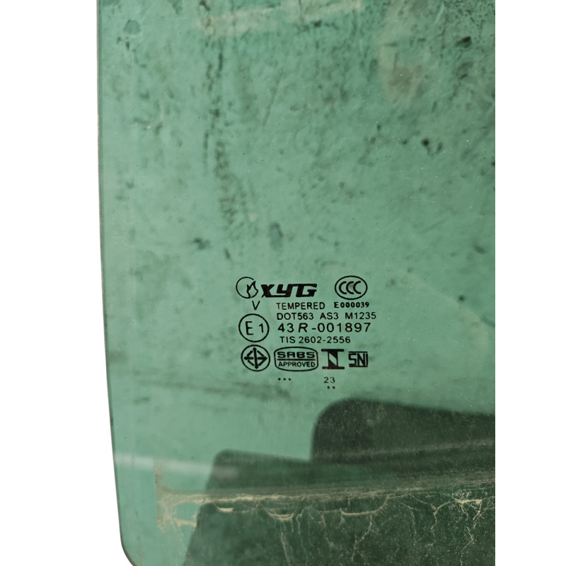 Vitre arriere gauche RENAULT CLIO 4 Photo n°1