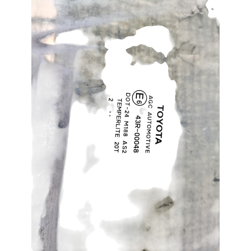 Vitre arriere droit TOYOTA YARIS 3 Photo n°1