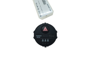 Bouton de warning TOYOTA YARIS 3 Photo n°1