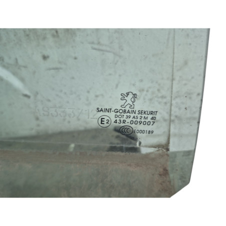 Vitre arriere droit PEUGEOT 3008 1