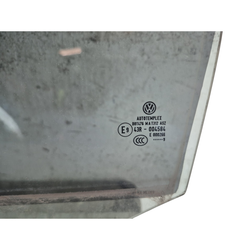 Vitre arriere gauche VOLKSWAGEN JETTA 3 Photo n°1