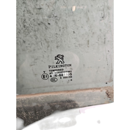 Vitre arriere droit PEUGEOT 208 1