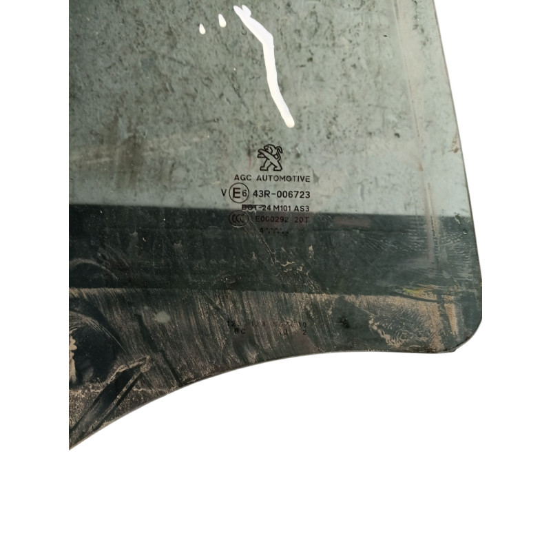 Vitre arriere droit PEUGEOT 2008 1 Photo n°1