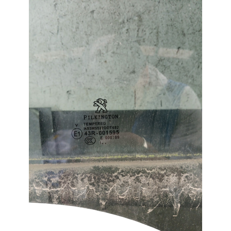 Vitre arriere gauche PEUGEOT 208 1 Photo n°1
