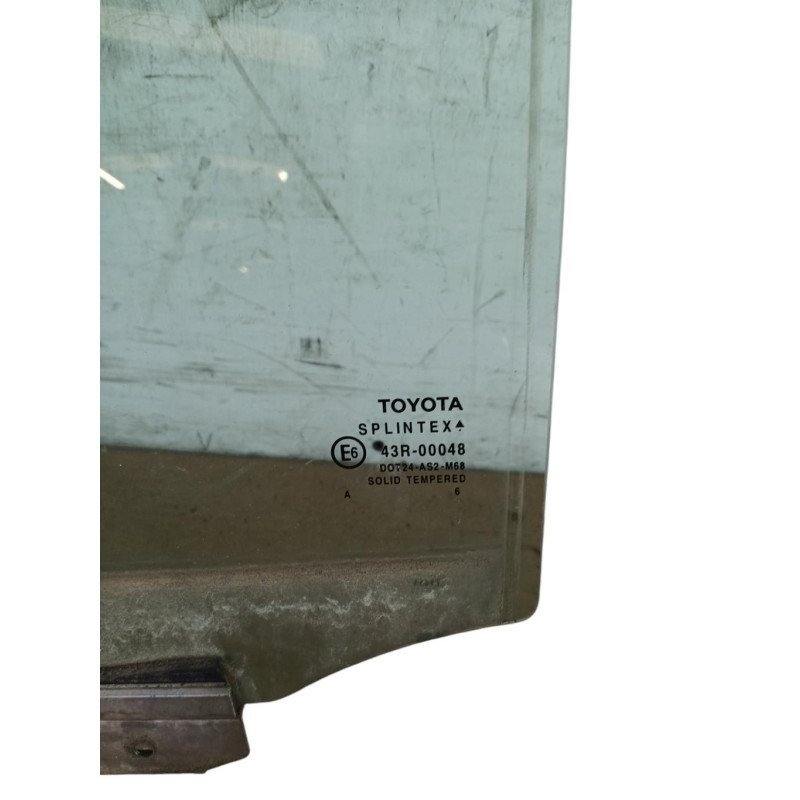 Vitre arriere gauche TOYOTA YARIS 2 Photo n°1