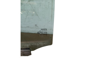 Vitre arriere gauche TOYOTA YARIS 2 Photo n°1