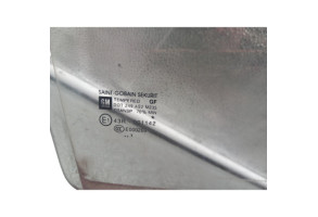 Vitre arriere droit OPEL CORSA D Photo n°3