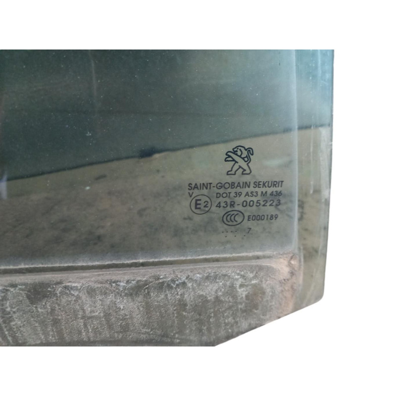 Vitre arriere droit PEUGEOT 308 2 Photo n°1