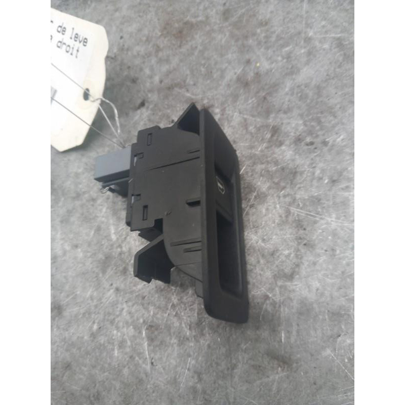 Interrupteur de leve vitre arriere droit VOLKSWAGEN TOURAN 2 Photo n°1