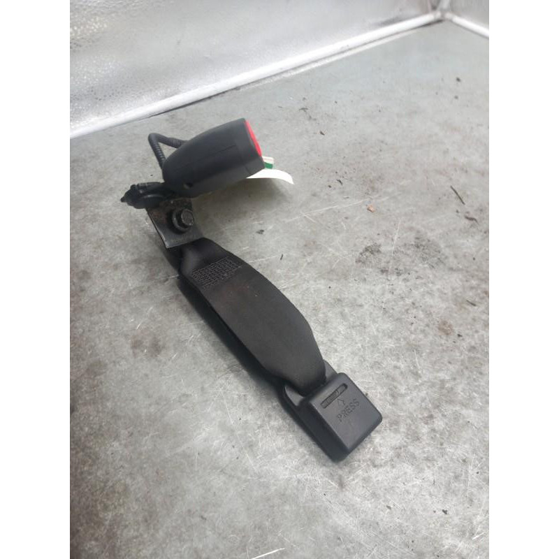 Attache ceinture arriere droit KIA SPORTAGE 3 Photo n°1