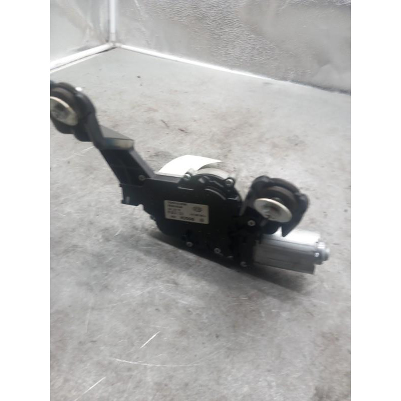 Moteur essuie glace arriere KIA SPORTAGE 3 Photo n°1