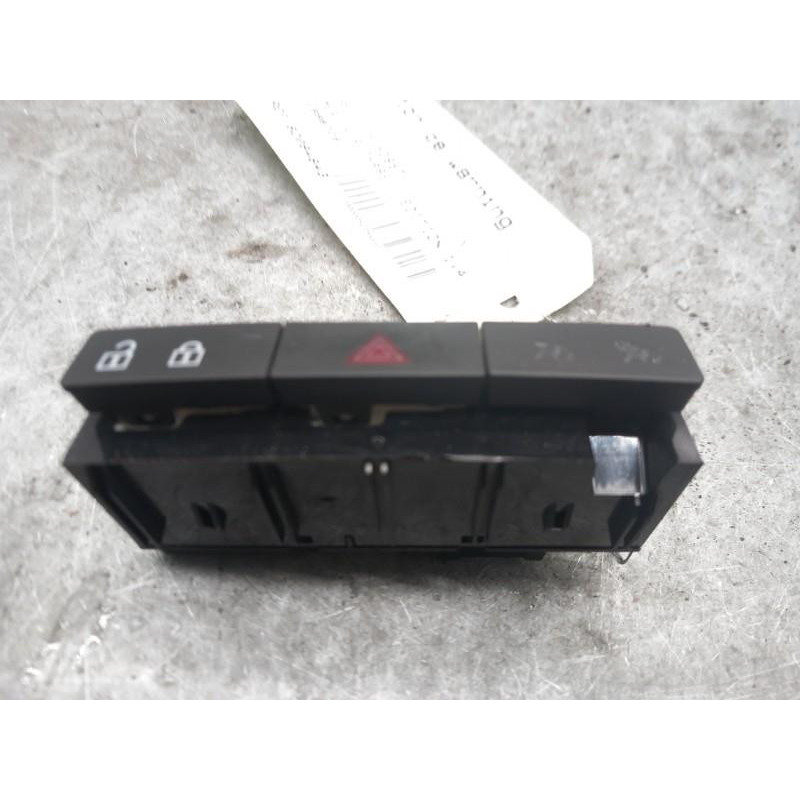 Bouton de warning OPEL MERIVA B Photo n°1
