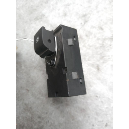 Interrupteur de leve vitre arriere droit OPEL MERIVA B