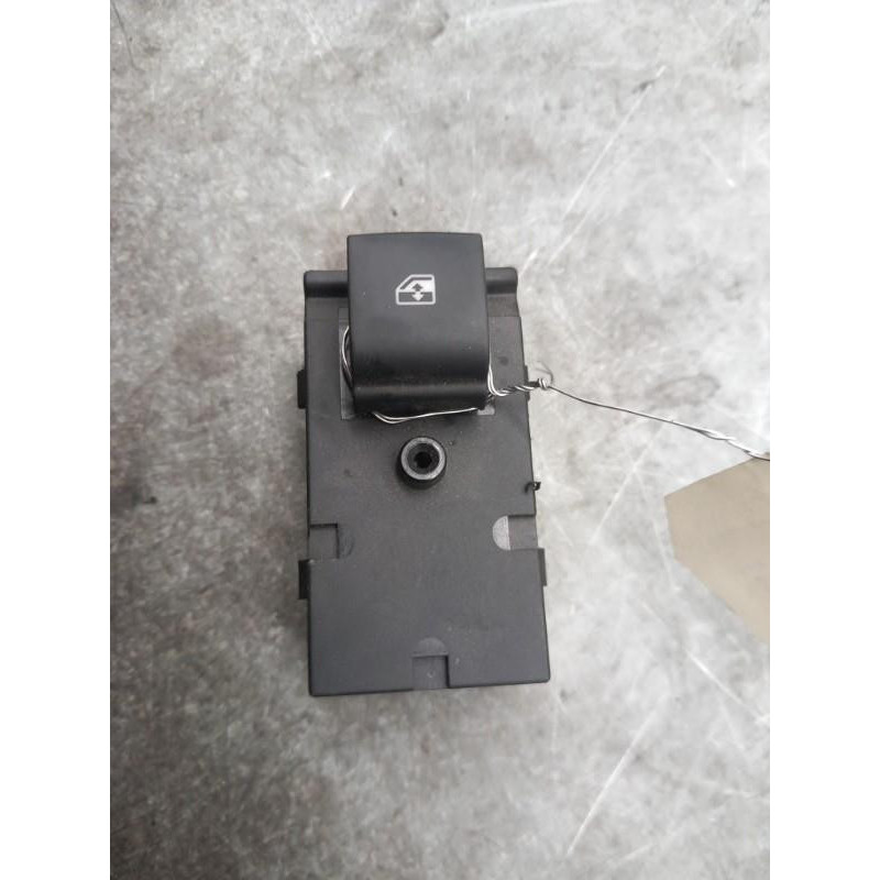 Interrupteur de leve vitre arriere gauche OPEL MERIVA B Photo n°1