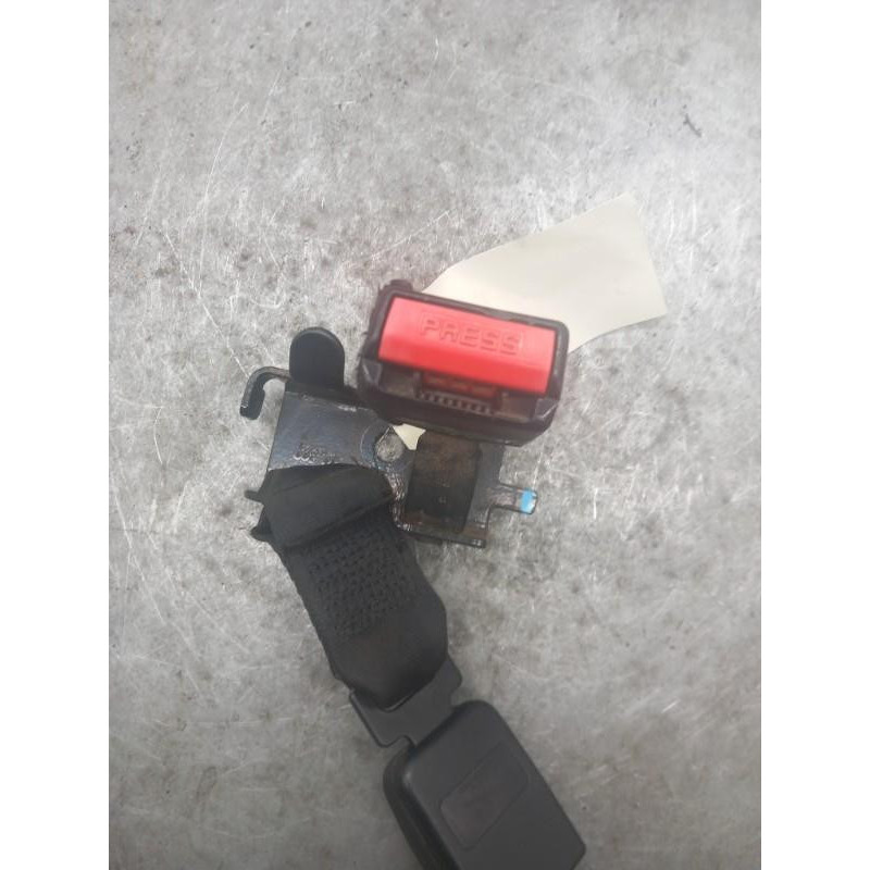 Attache ceinture arriere droit RENAULT LAGUNA 2 Photo n°1