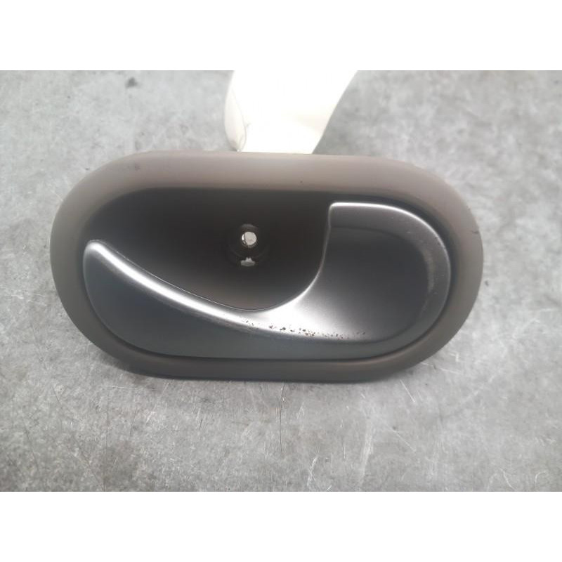 Poignee interieur arriere droit RENAULT CLIO 3 Photo n°1