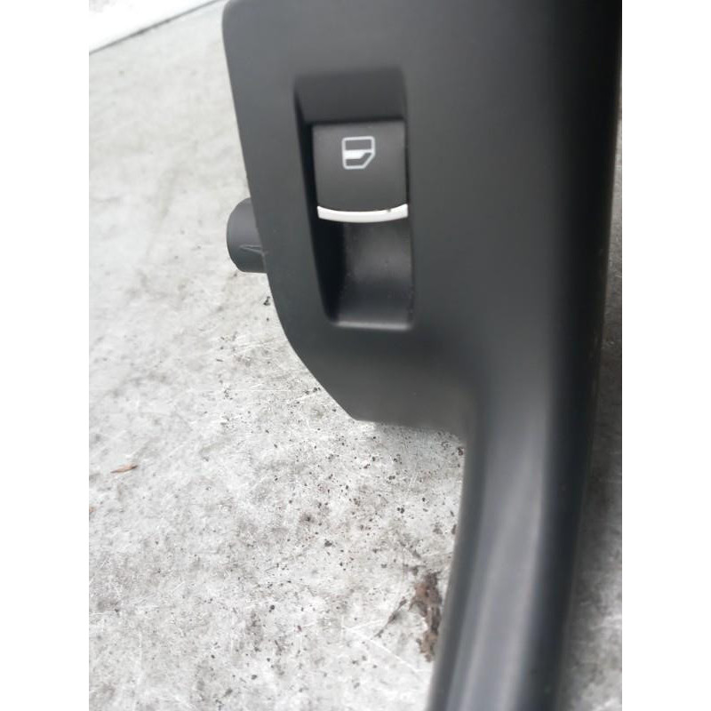 Interrupteur de leve vitre avant droit VOLKSWAGEN GOLF PLUS Photo n°1