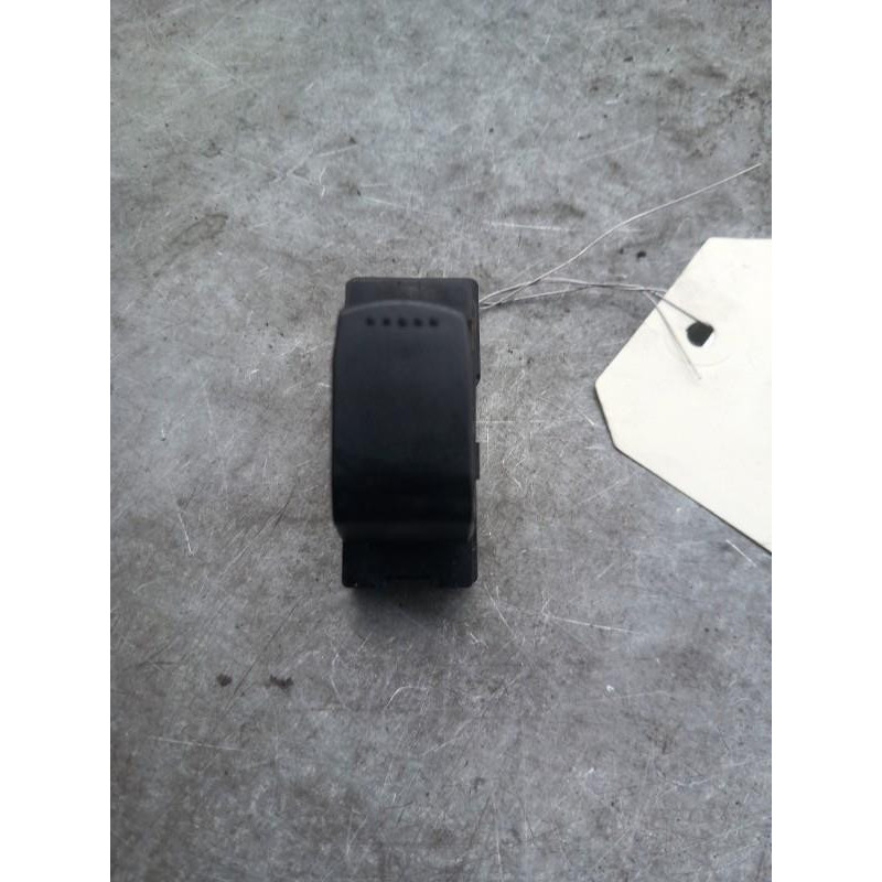 Interrupteur de leve vitre arriere gauche SUZUKI SWIFT 3 Photo n°1