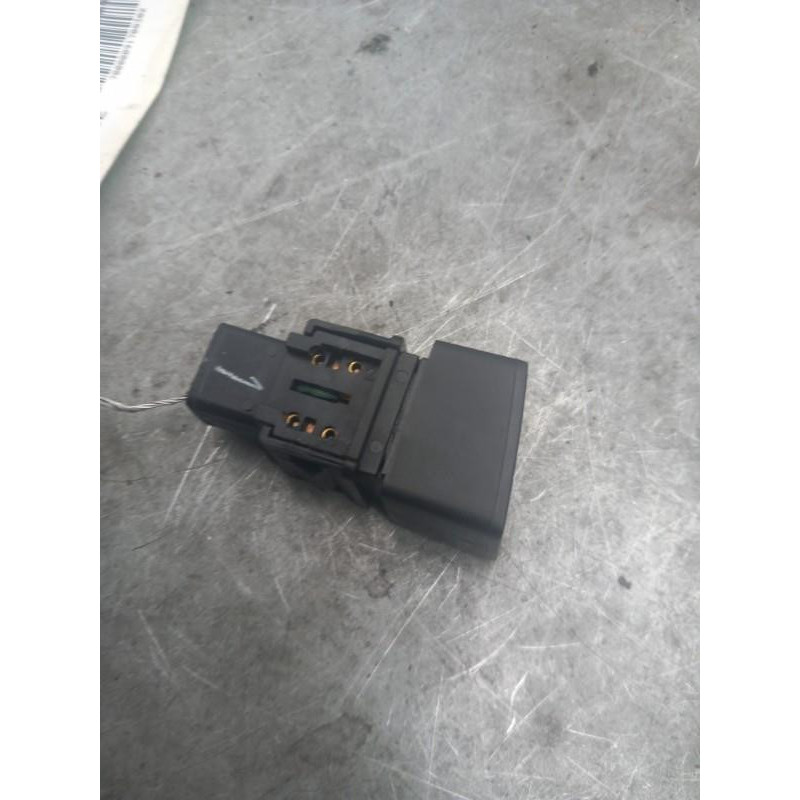Bouton de warning NISSAN MICRA 4 Photo n°1