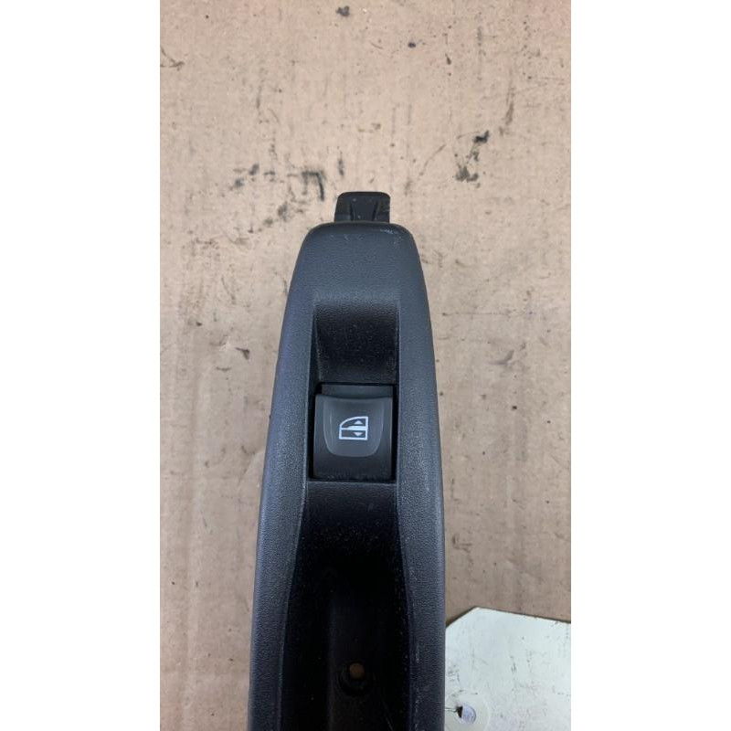 Interrupteur de leve vitre arriere droit RENAULT CAPTUR 1 Photo n°1