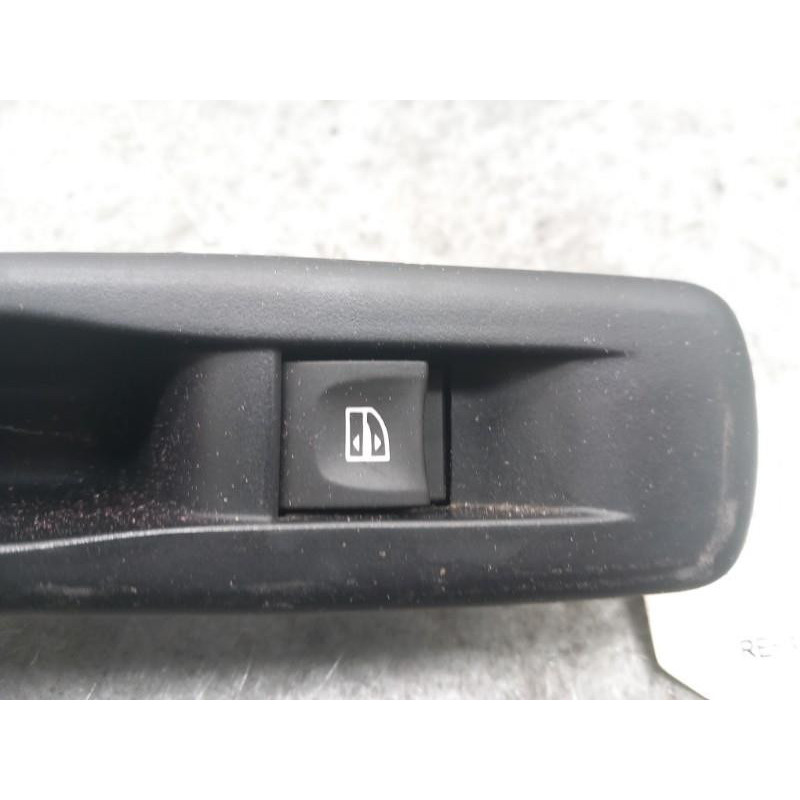 Interrupteur de leve vitre arriere gauche RENAULT MEGANE 3 Photo n°1