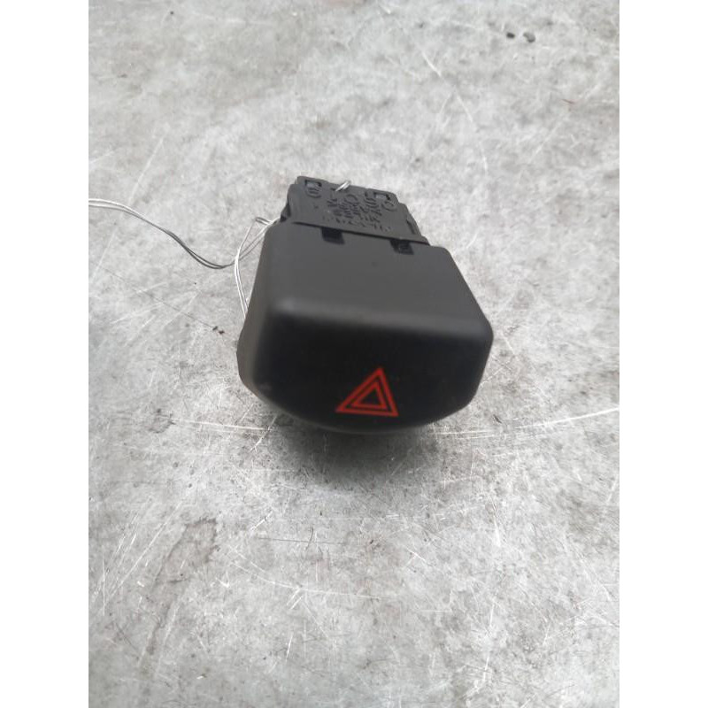 Bouton de warning NISSAN MICRA 3 Photo n°1