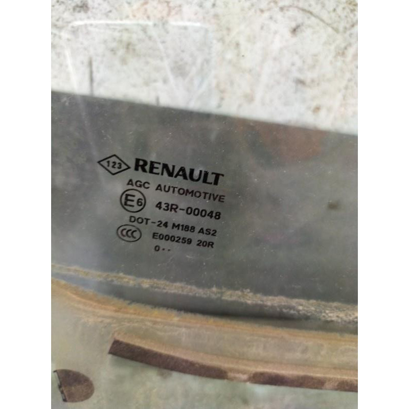 Vitre arriere droit RENAULT SCENIC 3 Photo n°1