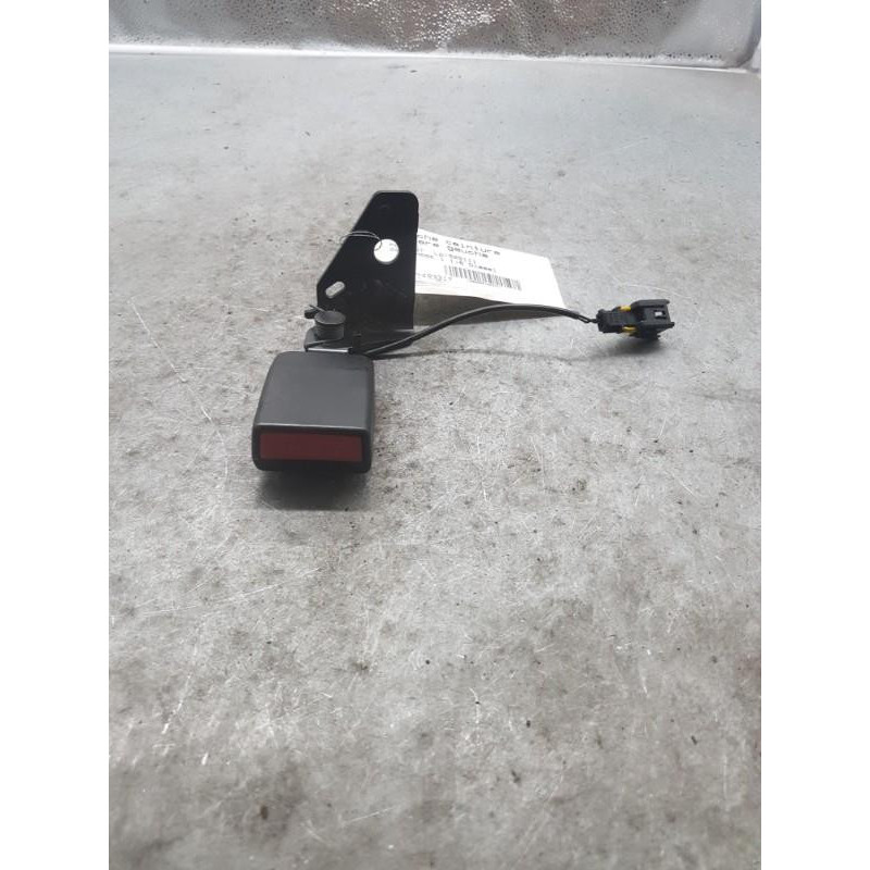 Attache ceinture arriere gauche PEUGEOT 207 Photo n°1