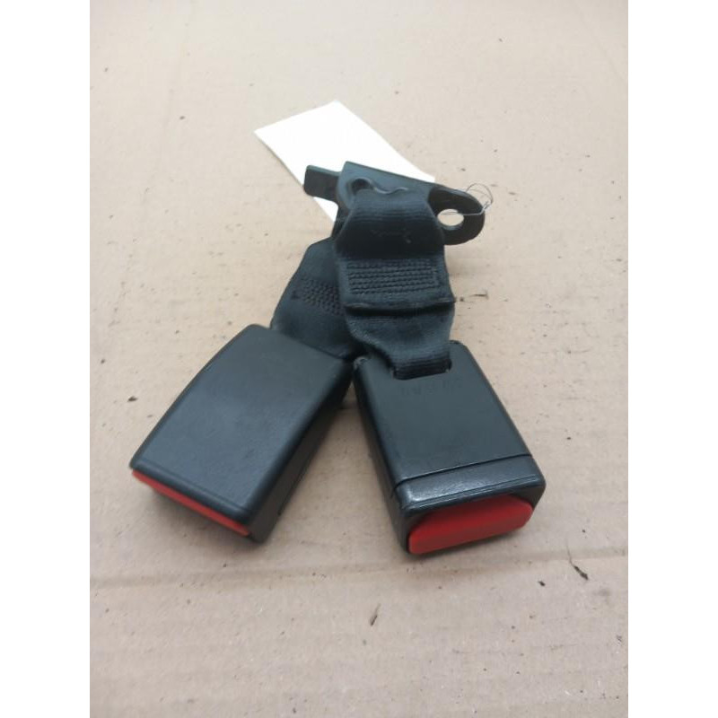 Attache ceinture arriere droit PEUGEOT 208 1 Photo n°1