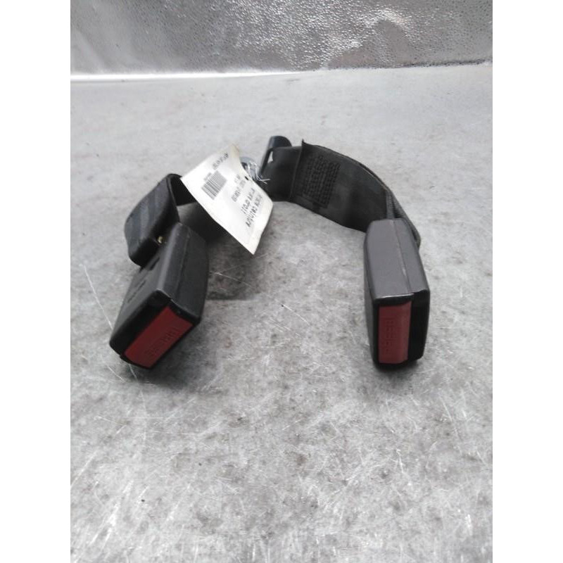 Attache ceinture arriere droit PEUGEOT 206 Photo n°1