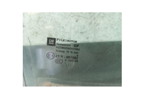 Vitre arriere droit OPEL ASTRA J Photo n°2