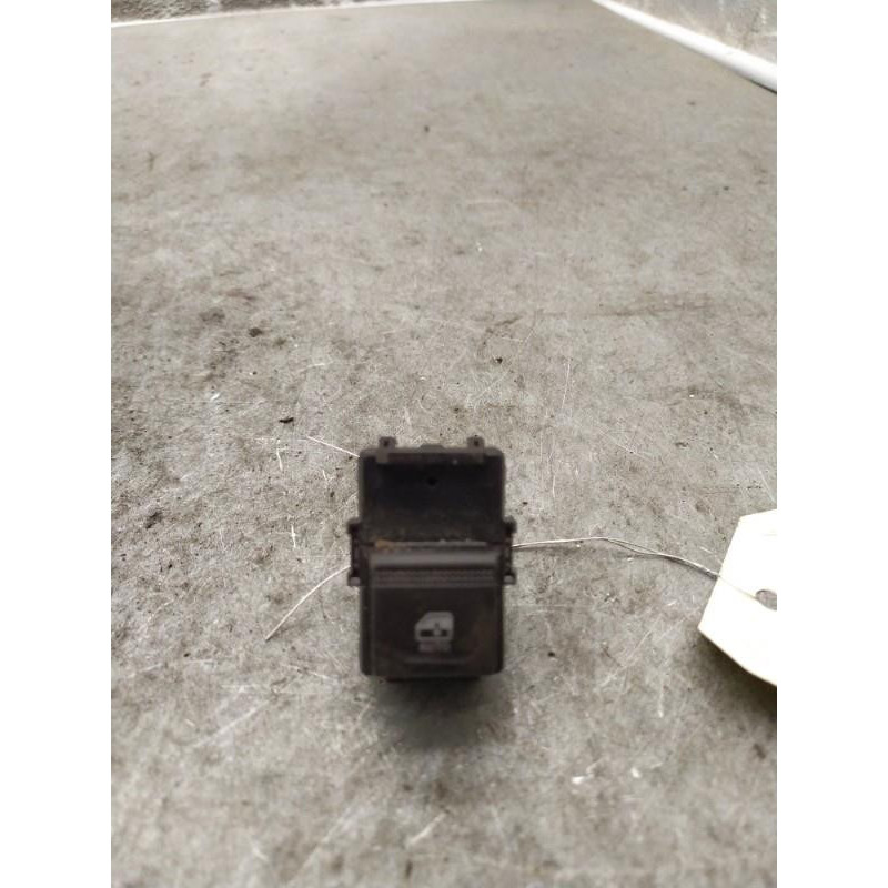 Interrupteur de leve vitre arriere droit RENAULT CLIO 5 Photo n°1